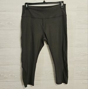Vogo Athletica Olive Green Mesh Hem Women's Capri Leggings Size XL NWOT